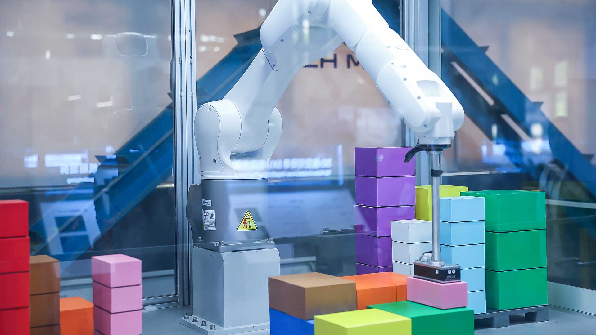 智能機器人應用-3D視覺引導多SKU紙盒混碼