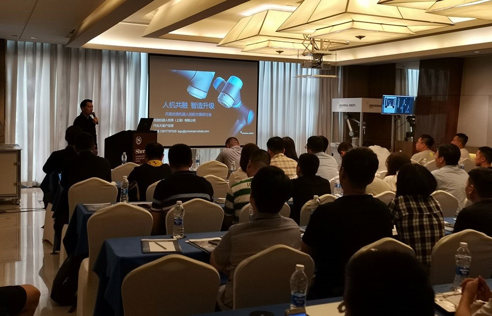 梅卡曼德受邀參加UR創新方案研討會，現場展示克服黑色物體抓取難題